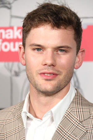 Jeremy Irvine Biography | Fandango